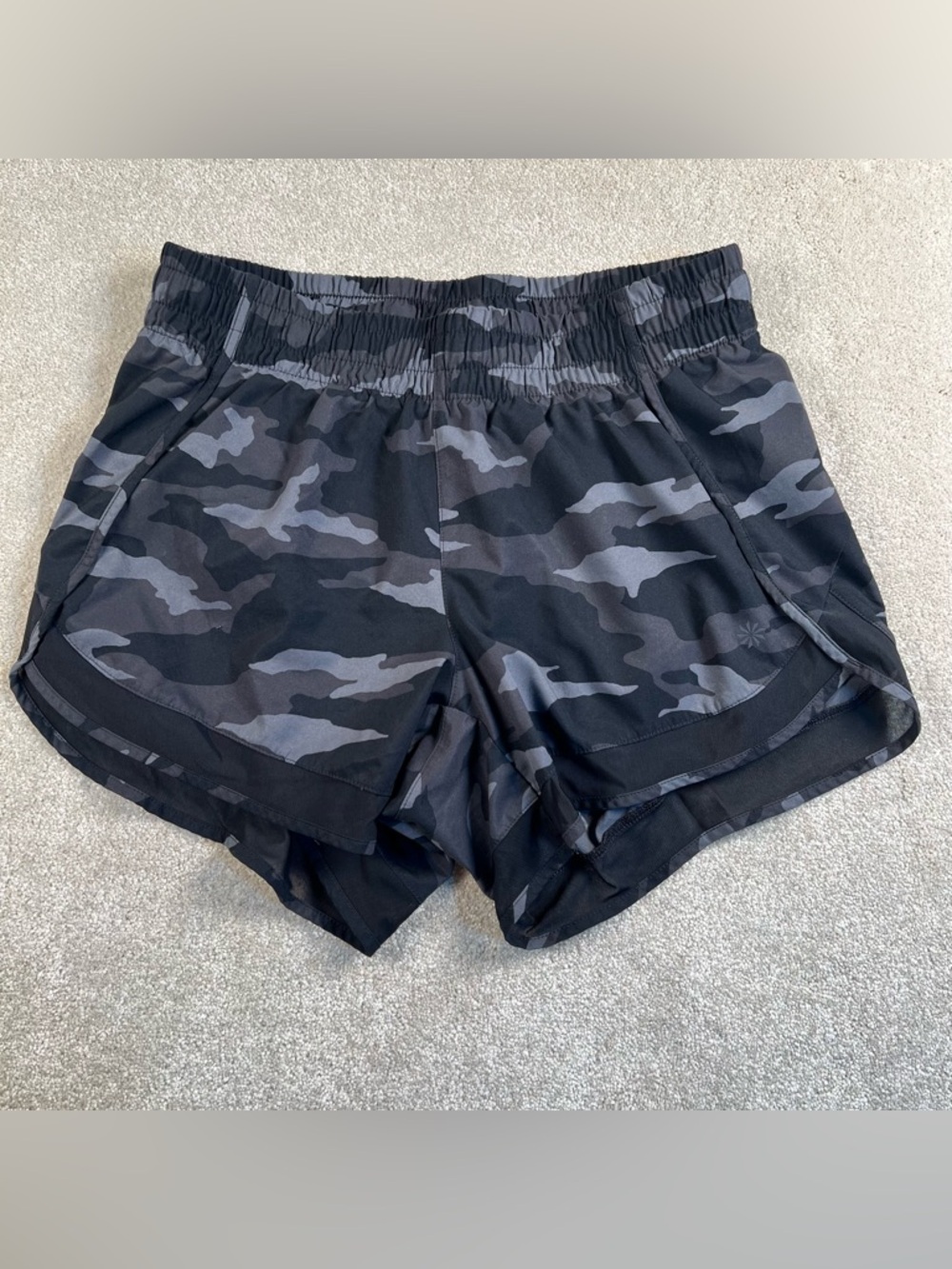 Athleta Shorts Camo Sporty Printed Mesh Racer Run 4" Athletic Exercise womens XS